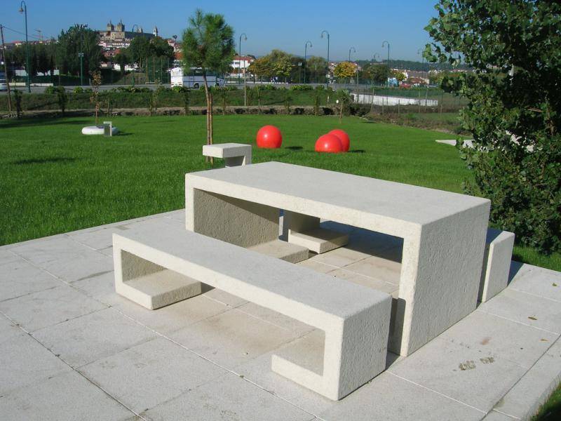 TABLE & BANQUETTES MATEO
