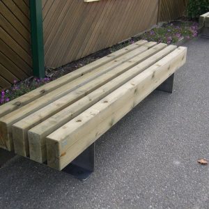 Banquette à lame verticale