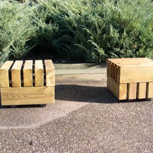 Pouf en bois