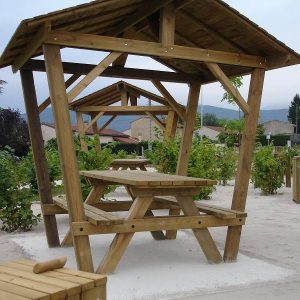 Table de pique-nique couverte