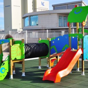 structure multi-jeux "chenille"
